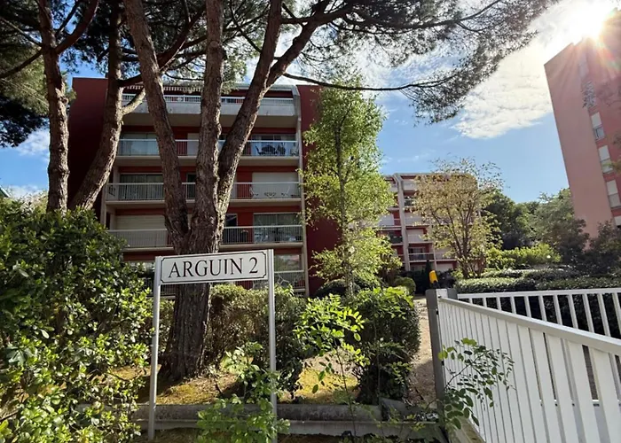 Au Coeur De La Апартаменти